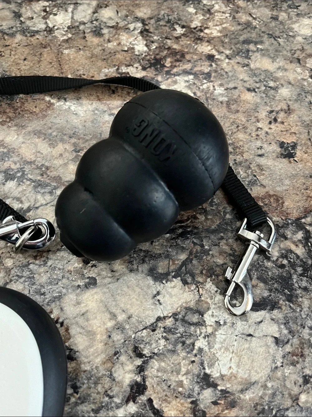 TUG Retractable Dog Leash with Black Kong Rubber Toy 🐶